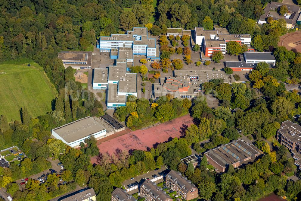 Duisburg aus der Vogelperspektive: Schulgebäude des Reinhard-und-Max-Mannesmann-Gymnasium und der Realschule Duisburg Süd in Duisburg im Bundesland Nordrhein-Westfalen, Deutschland