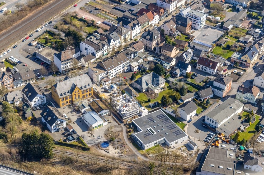 Arnsberg aus der Vogelperspektive: Schulgebäude Röhrschule mit einer Baustelle an der Marktstraße in Arnsberg im Bundesland Nordrhein-Westfalen, Deutschland