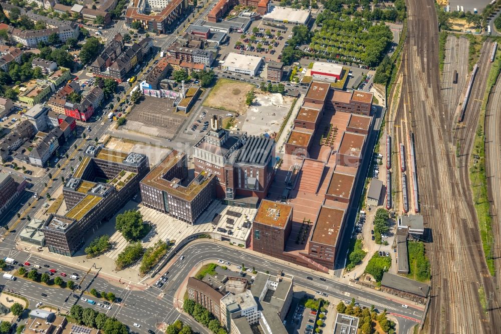 Luftbild Dortmund - Schulgebäude des Robert-Schuman-Berufskolleg und der Dortmunder U-Turm am Emil-Moog-Platz in Dortmund im Bundesland Nordrhein-Westfalen, Deutschland