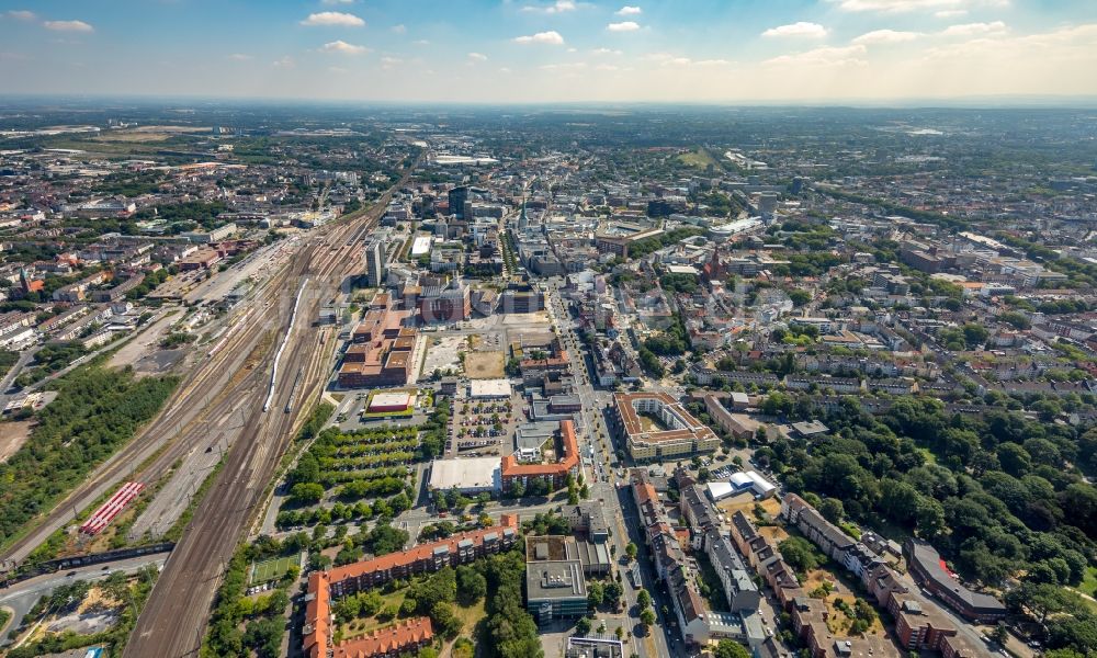 Dortmund von oben - Schulgebäude des Robert-Schuman-Berufskolleg und der Dortmunder U-Turm am Emil-Moog-Platz in Dortmund im Bundesland Nordrhein-Westfalen, Deutschland