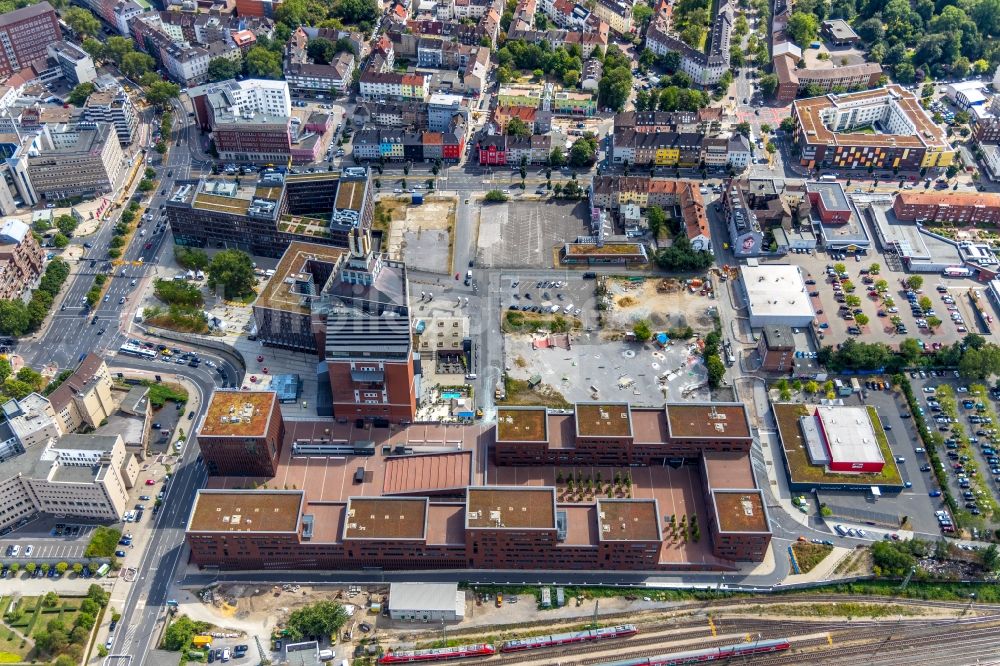 Luftbild Dortmund - Schulgebäude des Robert-Schuman-Berufskolleg und der Dortmunder U-Turm am Emil-Moog-Platz in Dortmund im Bundesland Nordrhein-Westfalen, Deutschland