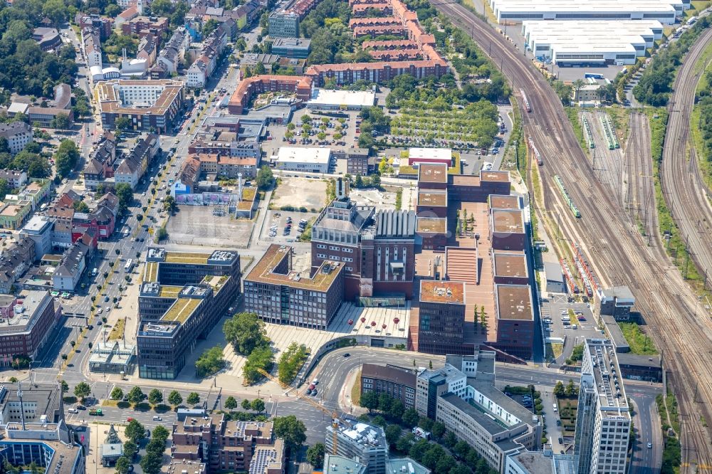 Dortmund von oben - Schulgebäude des Robert-Schuman-Berufskolleg und der Dortmunder U-Turm am Emil-Moog-Platz in Dortmund im Bundesland Nordrhein-Westfalen, Deutschland