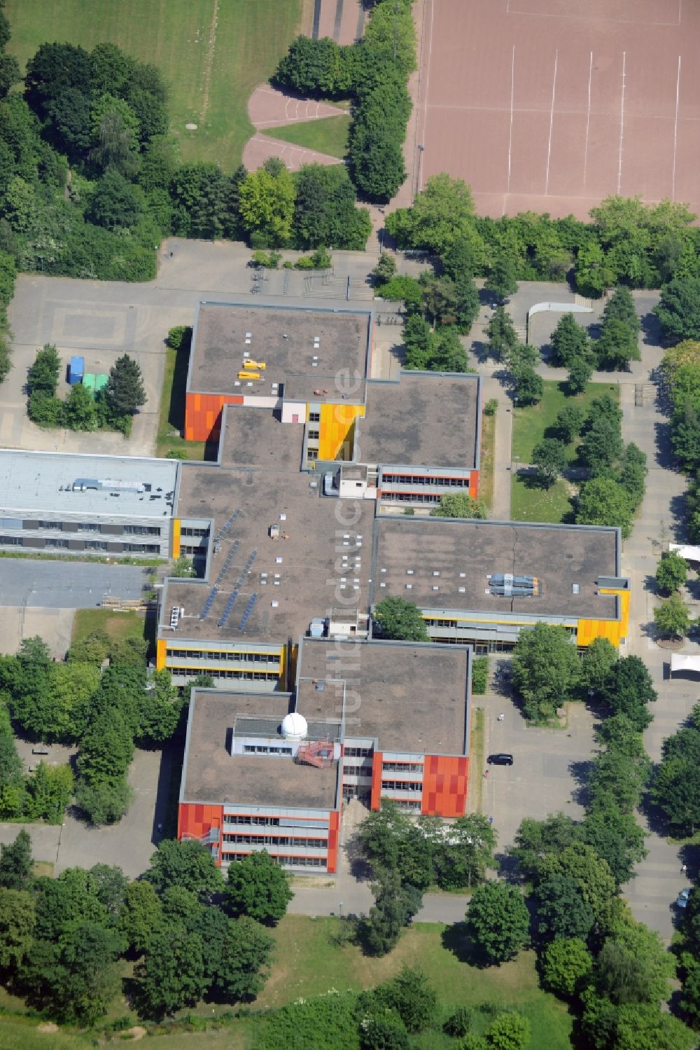 Bad Salzuflen aus der Vogelperspektive: Schulgebäude des Rudolf-Brandes-Gymnasium Lohfeld in Bad Salzuflen im Bundesland Nordrhein-Westfalen