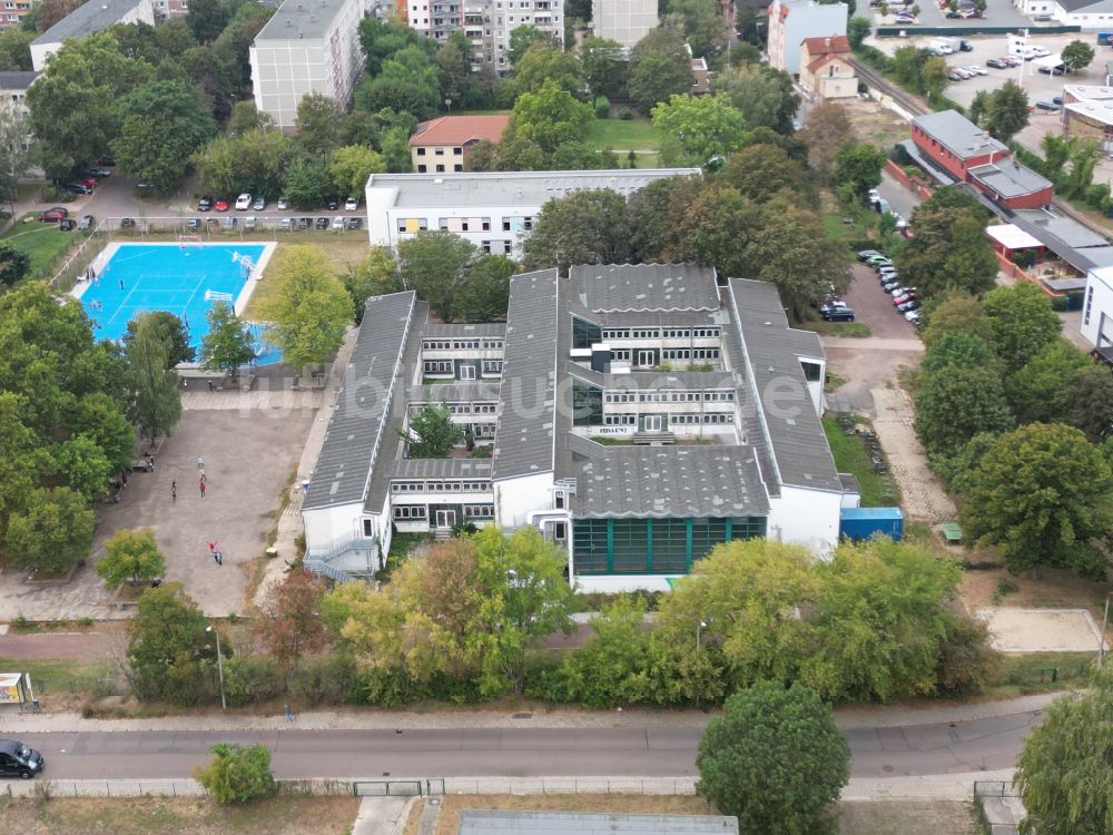 Halle (Saale) aus der Vogelperspektive: Schulgebäude Saaleschule für (H)alle in Halle (Saale) im Bundesland Sachsen-Anhalt, Deutschland