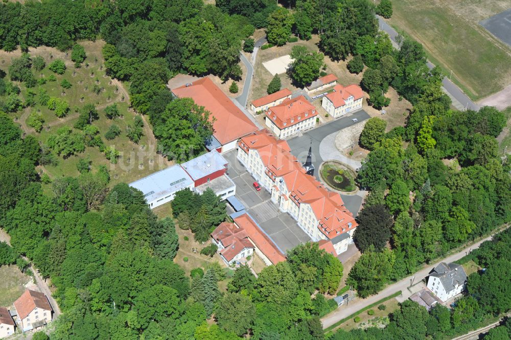 Schnepfenthal von oben - Schulgebäude Salzmannschule in Schnepfenthal im Bundesland Thüringen, Deutschland