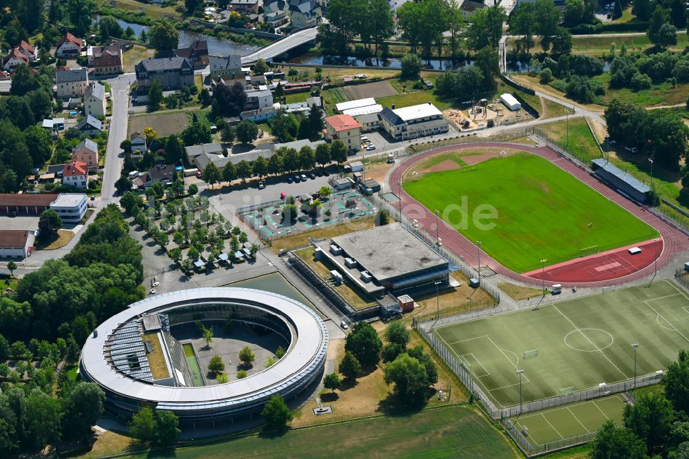 Flöha von oben - Schulgebäude Samuel-von-Pufendorf-Gymnasium in Flöha im Bundesland Sachsen, Deutschland