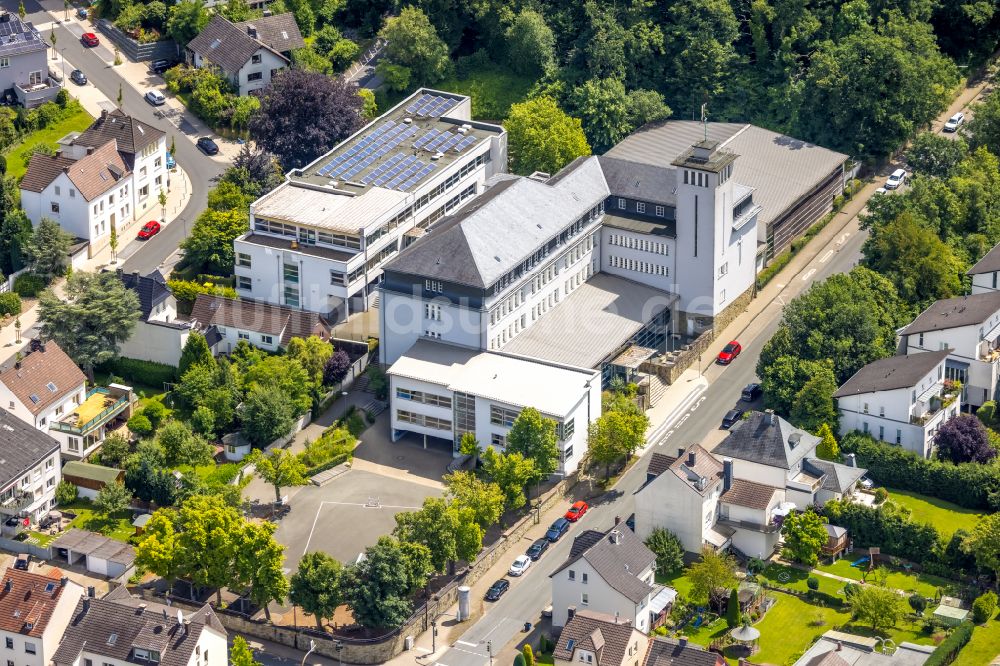 Luftbild Arnsberg - Schulgebäude der Sankt-Ursula-Gymnasium an der Engelbertstraße in Arnsberg im Bundesland Nordrhein-Westfalen, Deutschland