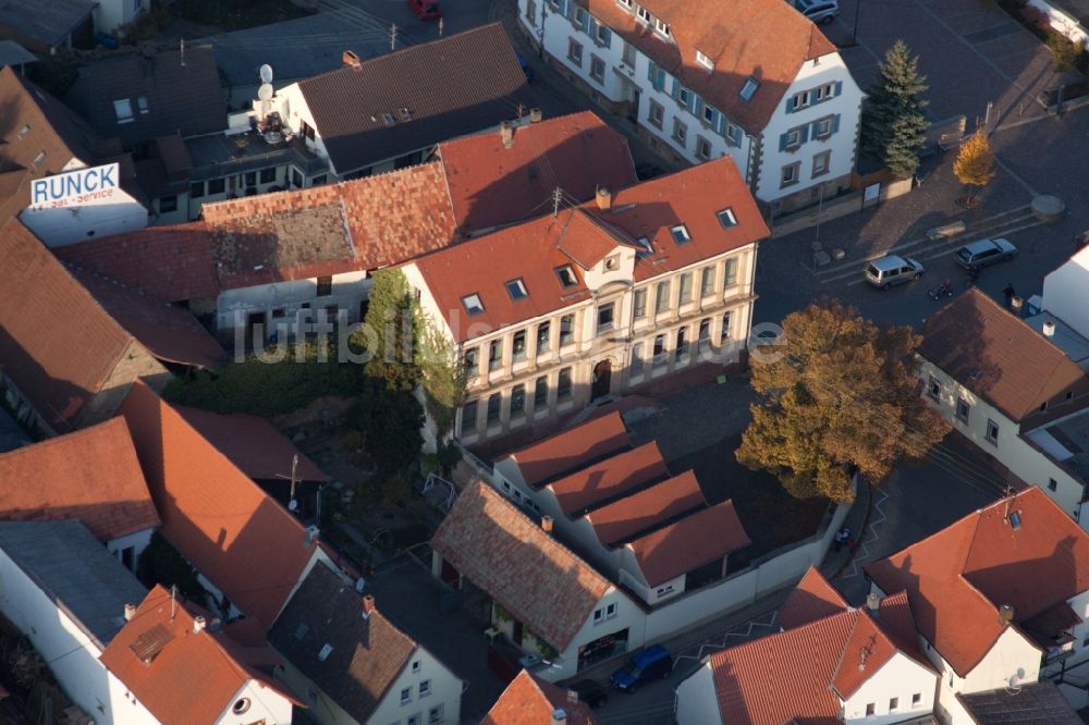 Luftbild Essingen - Schulgebäude der Schule in Essingen im Bundesland Rheinland-Pfalz