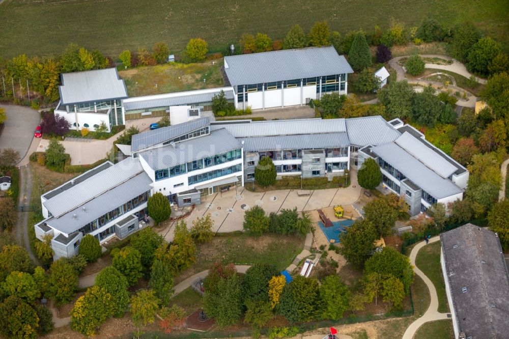 Netphen aus der Vogelperspektive: Schulgebäude der Schule am Sonnenhang in Netphen im Bundesland Nordrhein-Westfalen, Deutschland