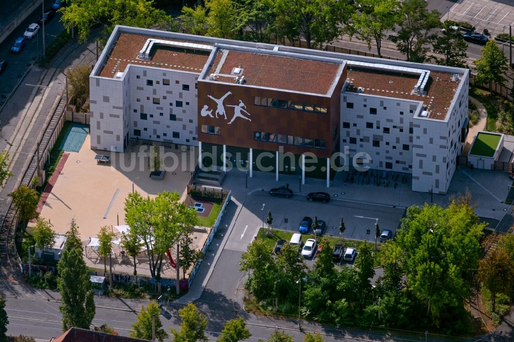 Luftaufnahme Leipzig - Schulgebäude Schule Thonberg an der Curiestraße in Leipzig im Bundesland Sachsen, Deutschland