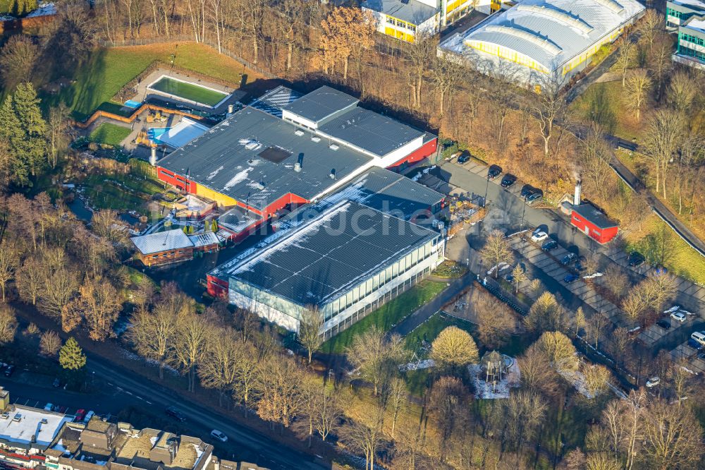 Olsberg von oben - Schulgebäude der Sekundarschule-Olsberg-Bestwig Am Schwesternheim in Olsberg im Bundesland Nordrhein-Westfalen, Deutschland