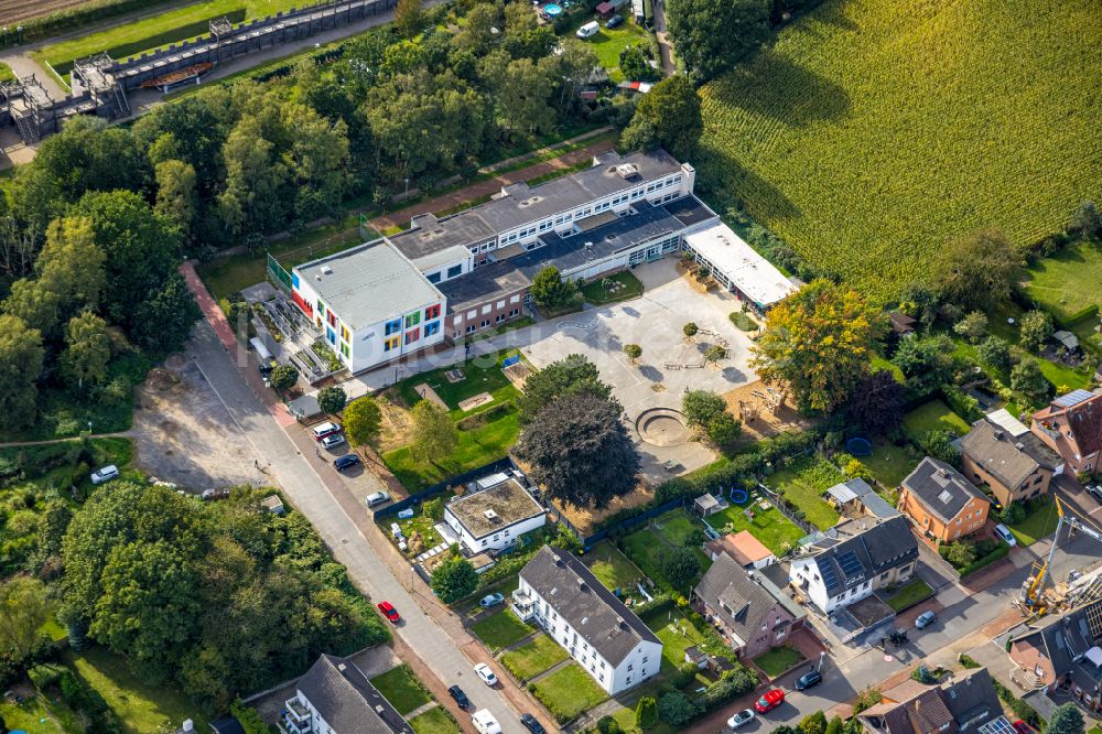 Haltern am See aus der Vogelperspektive: Schulgebäude der Silverbergschule in Haltern am See im Bundesland Nordrhein-Westfalen, Deutschland