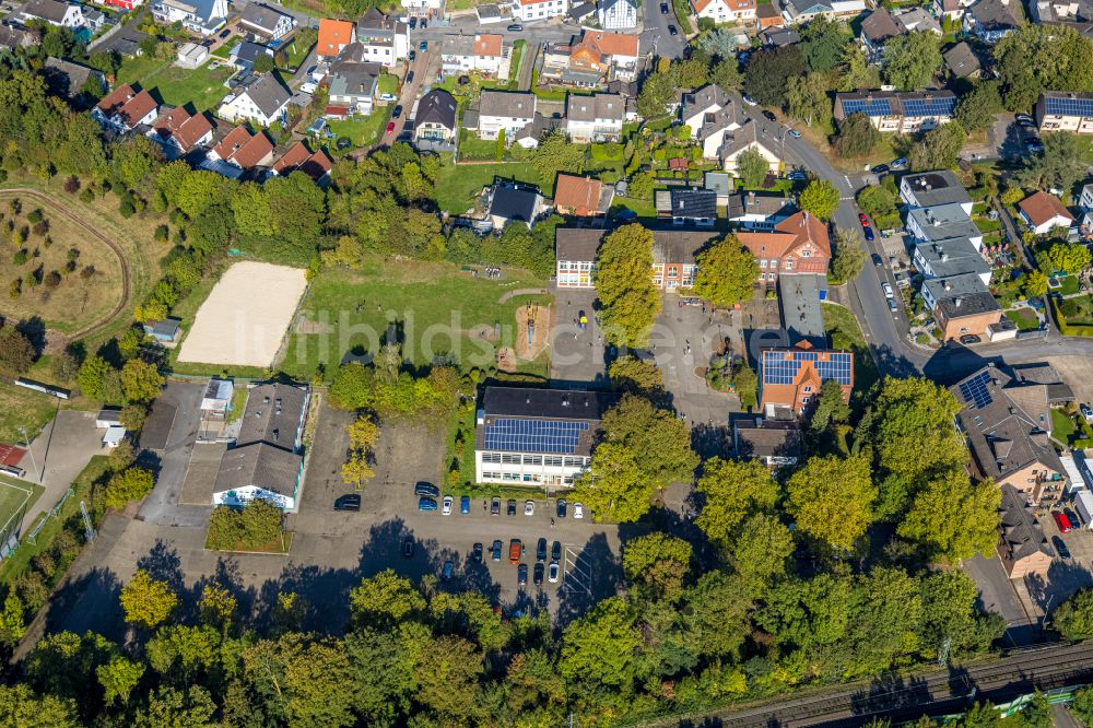 Unna aus der Vogelperspektive: Schulgebäude Sonnenschule im Ortsteil Massen in Unna im Bundesland Nordrhein-Westfalen, Deutschland