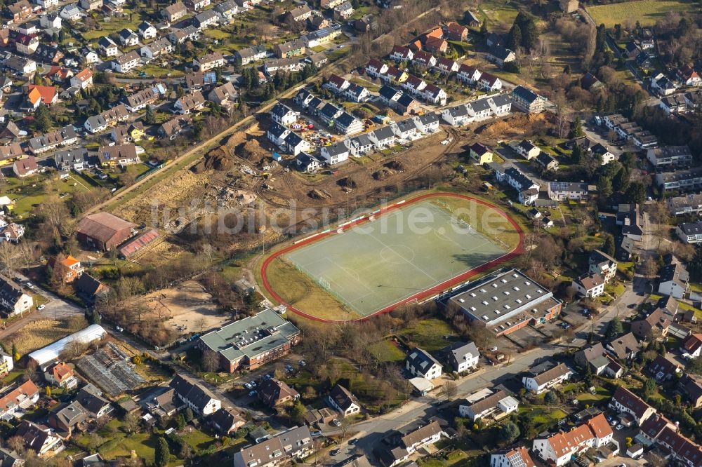 Luftaufnahme Witten - Schulgebäude der und Sportplatz der Rüdinghauser Schule in Witten im Bundesland Nordrhein-Westfalen, Deutschland