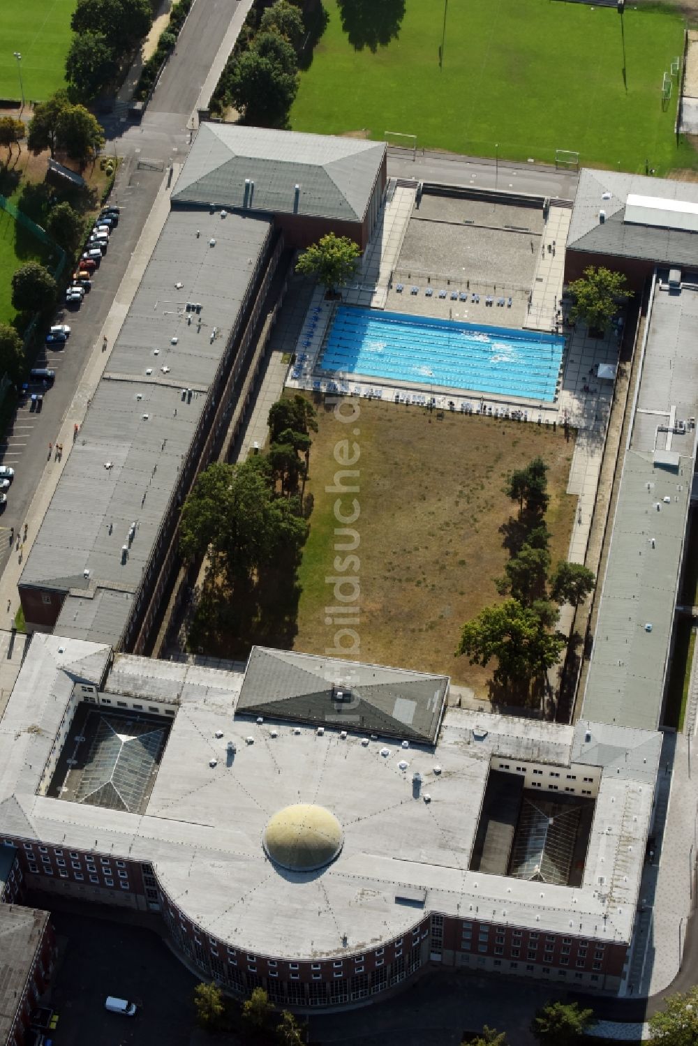 Luftbild Berlin - Schulgebäude der Sportschule im Olympiapark - Poelchau-Schule am Prinz-Friedrich-Karl-Weg in Berlin