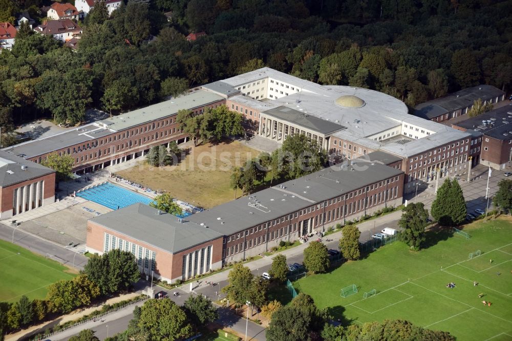 Berlin aus der Vogelperspektive: Schulgebäude der Sportschule im Olympiapark - Poelchau-Schule am Prinz-Friedrich-Karl-Weg in Berlin