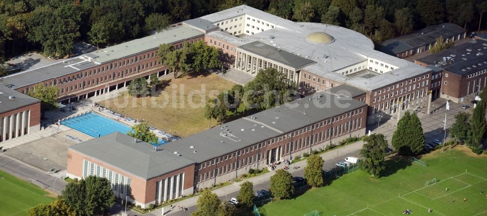 Luftbild Berlin - Schulgebäude der Sportschule im Olympiapark - Poelchau-Schule am Prinz-Friedrich-Karl-Weg in Berlin