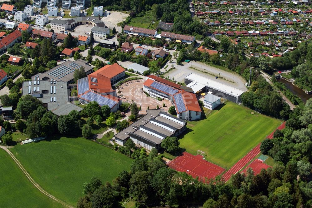 Kaufbeuren von oben - Schulgebäude der Staatlichen Berufsschule sowie der Staatlichen Fachoberschule und Berufsoberschule in Kaufbeuren im Bundesland Bayern, Deutschland