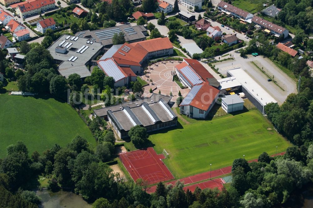 Kaufbeuren aus der Vogelperspektive: Schulgebäude der Staatlichen Berufsschule sowie der Staatlichen Fachoberschule und Berufsoberschule in Kaufbeuren im Bundesland Bayern, Deutschland