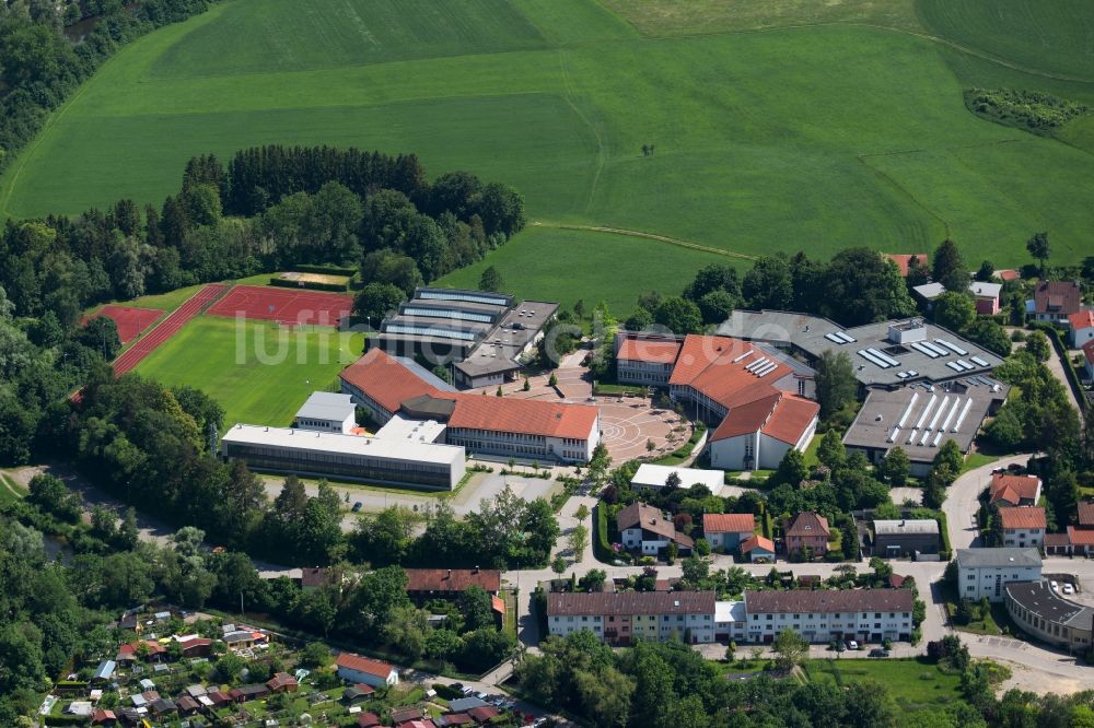 Luftaufnahme Kaufbeuren - Schulgebäude der Staatlichen Berufsschule sowie der Staatlichen Fachoberschule und Berufsoberschule in Kaufbeuren im Bundesland Bayern, Deutschland