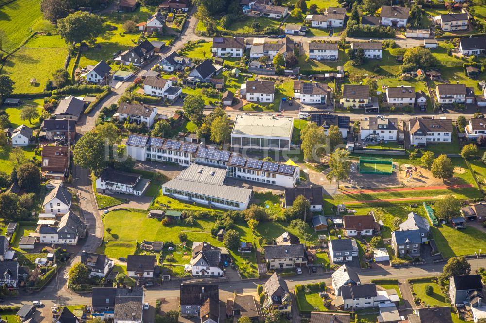 Luftbild Müsen - Schulgebäude Stahlberg-Grundschule in Müsen im Bundesland Nordrhein-Westfalen, Deutschland