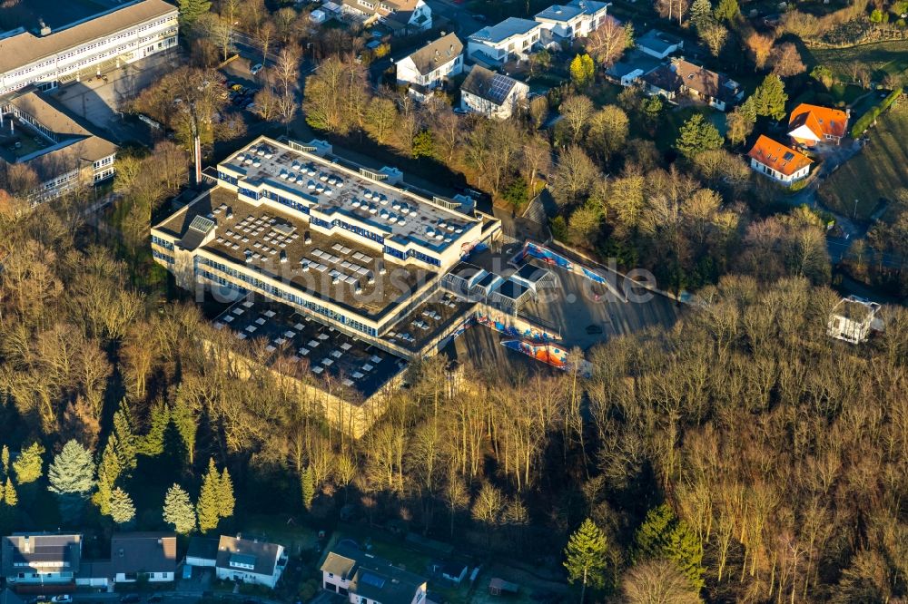 Schwelm von oben - Schulgebäude der Städtische Gemeinschaftsgrundschule Ländchenweg am Ländchenweg in Schwelm im Bundesland Nordrhein-Westfalen, Deutschland