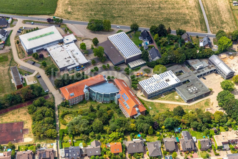 Luftaufnahme Hamminkeln - Schulgebäude der Städtische Gesamtschule Hamminkeln in Hamminkeln im Bundesland Nordrhein-Westfalen, Deutschland