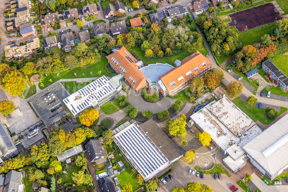 Hamminkeln von oben - Schulgebäude der Städtische Gesamtschule Hamminkeln in Hamminkeln im Bundesland Nordrhein-Westfalen, Deutschland