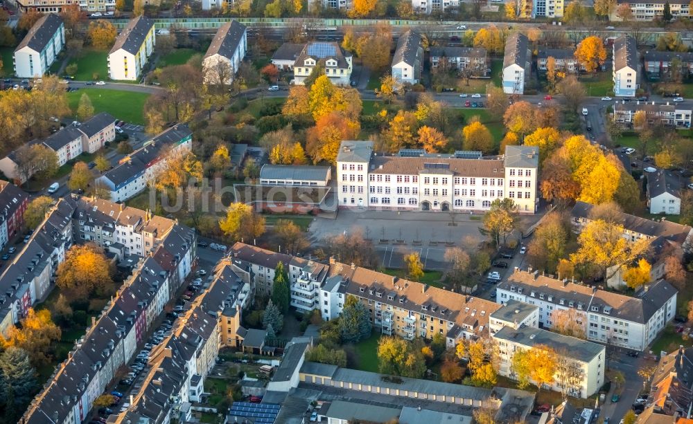 Luftaufnahme Essen - Schulgebäude der Städtische Gesamtschule Holsterhausen in Essen im Bundesland Nordrhein-Westfalen, Deutschland