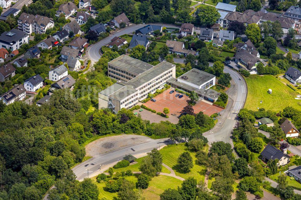 Luftbild Sundern (Sauerland) - Schulgebäude der Städtische Realschule Sundern am Rotbuschweg in Sundern (Sauerland) im Bundesland Nordrhein-Westfalen, Deutschland