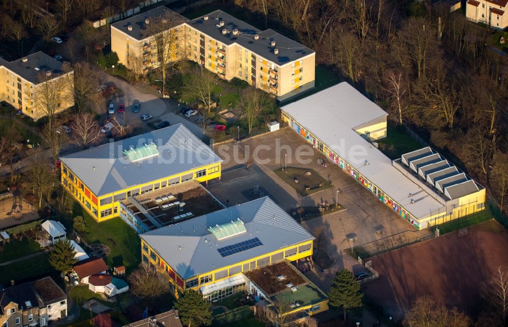 Herne von oben - Schulgebäude der Städtischen Gemeinschafts Grundschule in Herne im Bundesland Nordrhein-Westfalen