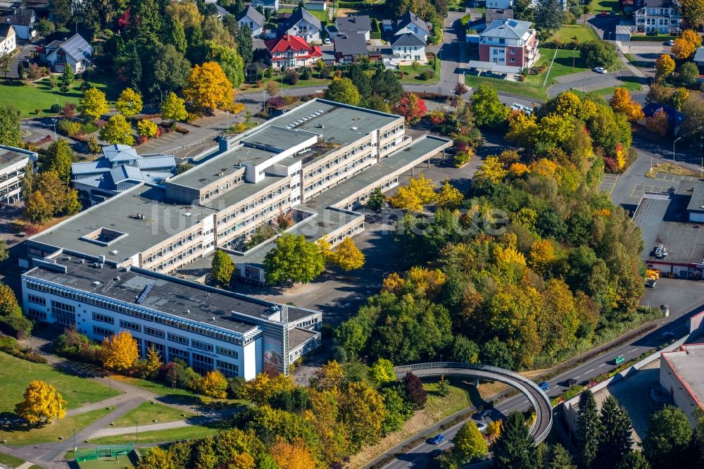 Luftaufnahme Kreuztal - Schulgebäude vom Städtischen Gymnasium Kreuztal und der Realschule Ernst-Moritz-Arndt in Kreuztal im Bundesland Nordrhein-Westfalen