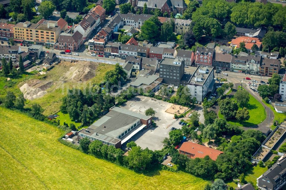 Luftaufnahme Essen - Schulgebäude der städtischen katholischen Altfriedschule in Frintrop in Essen im Bundesland Nordrhein-Westfalen