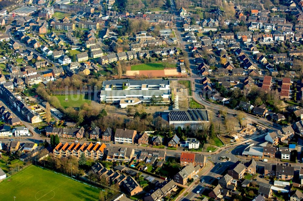 Luftbild Emmerich am Rhein - Schulgebäude des Städtischen Willibrord-Gymnasium in Emmerich am Rhein im Bundesland Nordrhein-Westfalen