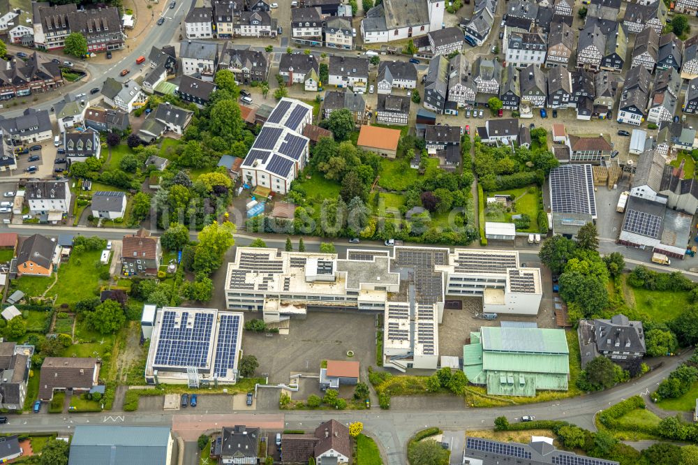 Bad Laasphe aus der Vogelperspektive: Schulgebäude Städtisches Gymnasium Bad Laasphe an der Steinackerstraße in Bad Laasphe im Bundesland Nordrhein-Westfalen, Deutschland