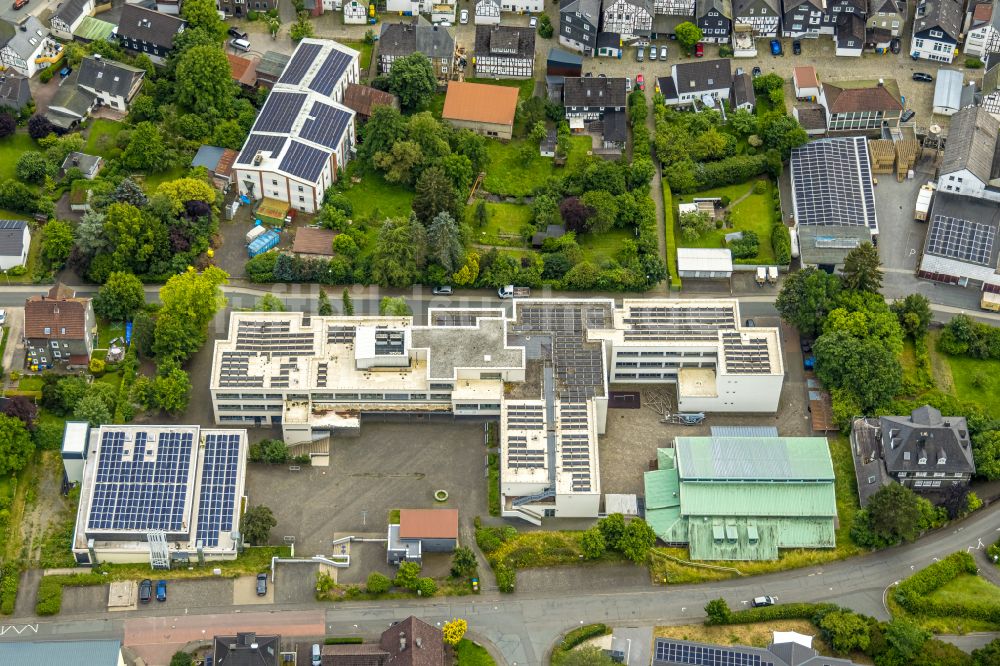 Luftbild Bad Laasphe - Schulgebäude Städtisches Gymnasium Bad Laasphe an der Steinackerstraße in Bad Laasphe im Bundesland Nordrhein-Westfalen, Deutschland