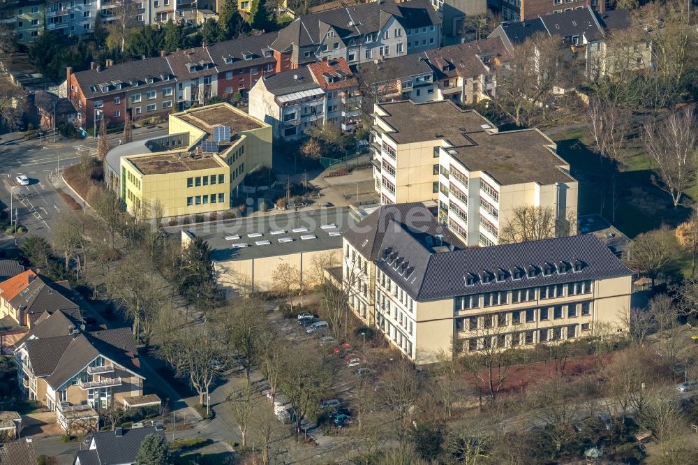 Dinslaken aus der Vogelperspektive: Schulgebäude der Theodor-Heuss-Gymnasium an der Voerder Straße in Dinslaken im Bundesland Nordrhein-Westfalen, Deutschland