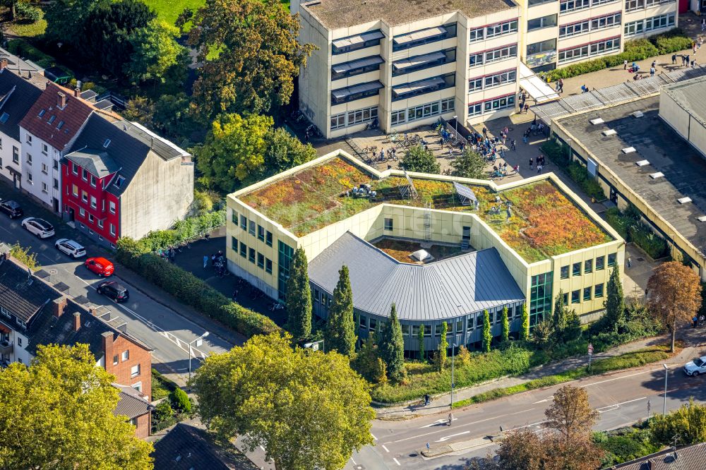 Luftaufnahme Dinslaken - Schulgebäude des Theodor-Heuss-Gymnasium an der Voerder Straße in Dinslaken im Bundesland Nordrhein-Westfalen, Deutschland