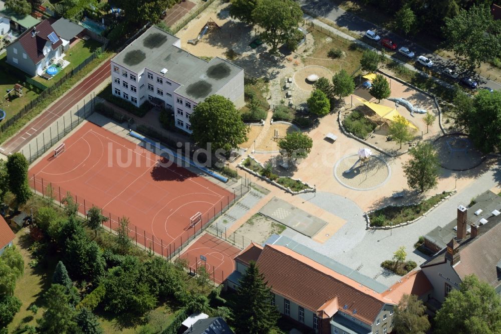 Berlin von oben - Schulgebäude der Ulmen-Grundschule in Berlin