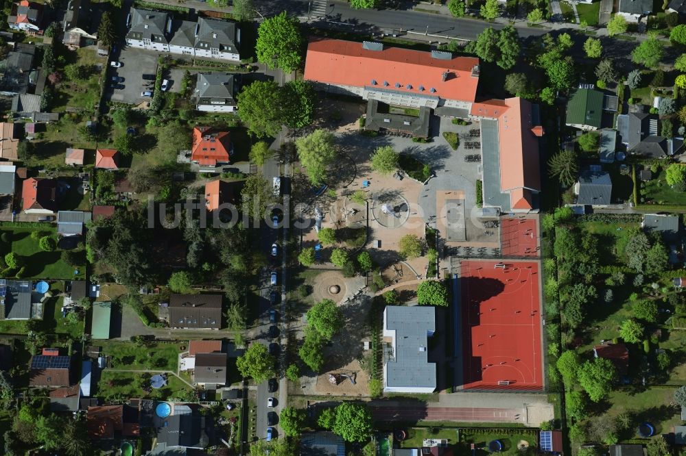 Berlin aus der Vogelperspektive: Schulgebäude der Ulmen-Grundschule im Ortsteil Kaulsdorf in Berlin, Deutschland