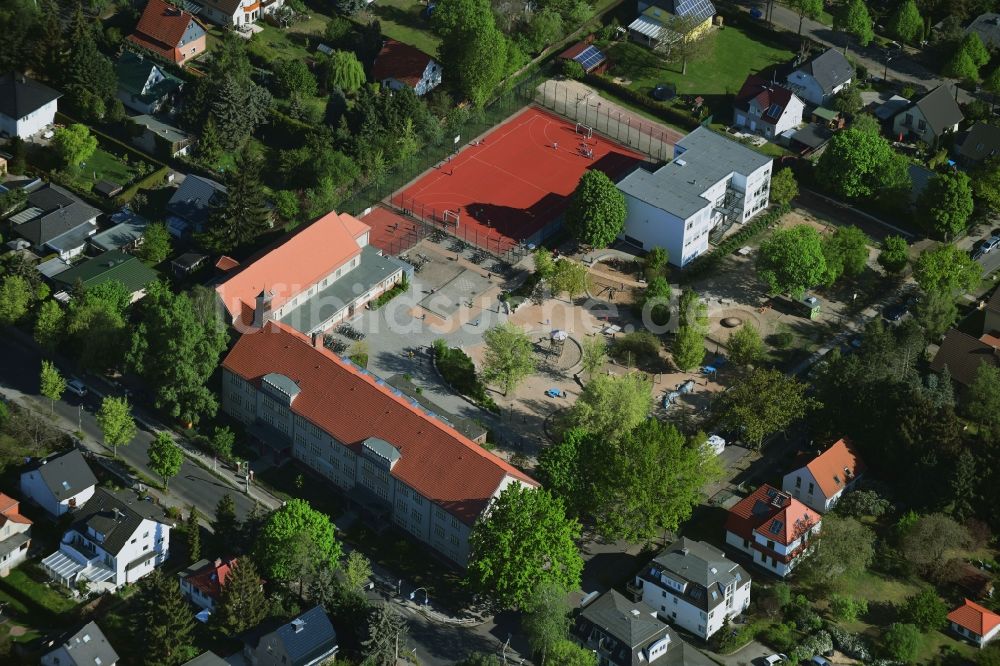 Berlin aus der Vogelperspektive: Schulgebäude der Ulmen-Grundschule im Ortsteil Kaulsdorf in Berlin, Deutschland