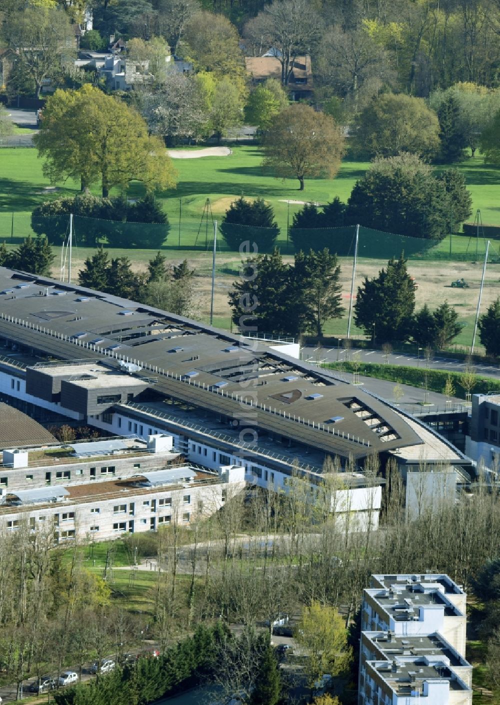 Luftbild Vaucresson - Schulgebäude in Vaucresson in Ile-de-France, Frankreich