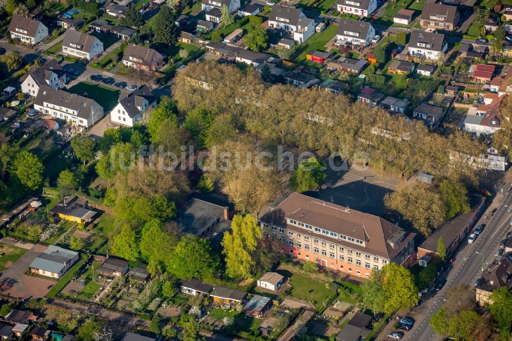 Duisburg von oben - Schulgebäude der Vennbruch-Schule an der Vennbruchstraße in Duisburg im Bundesland Nordrhein-Westfalen, Deutschland