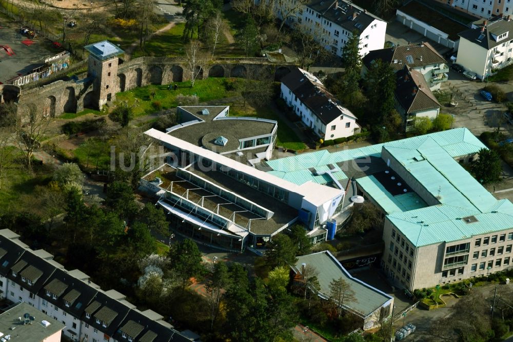 Luftaufnahme Darmstadt - Schulgebäude der Volkshochschule in Darmstadt im Bundesland Hessen, Deutschland