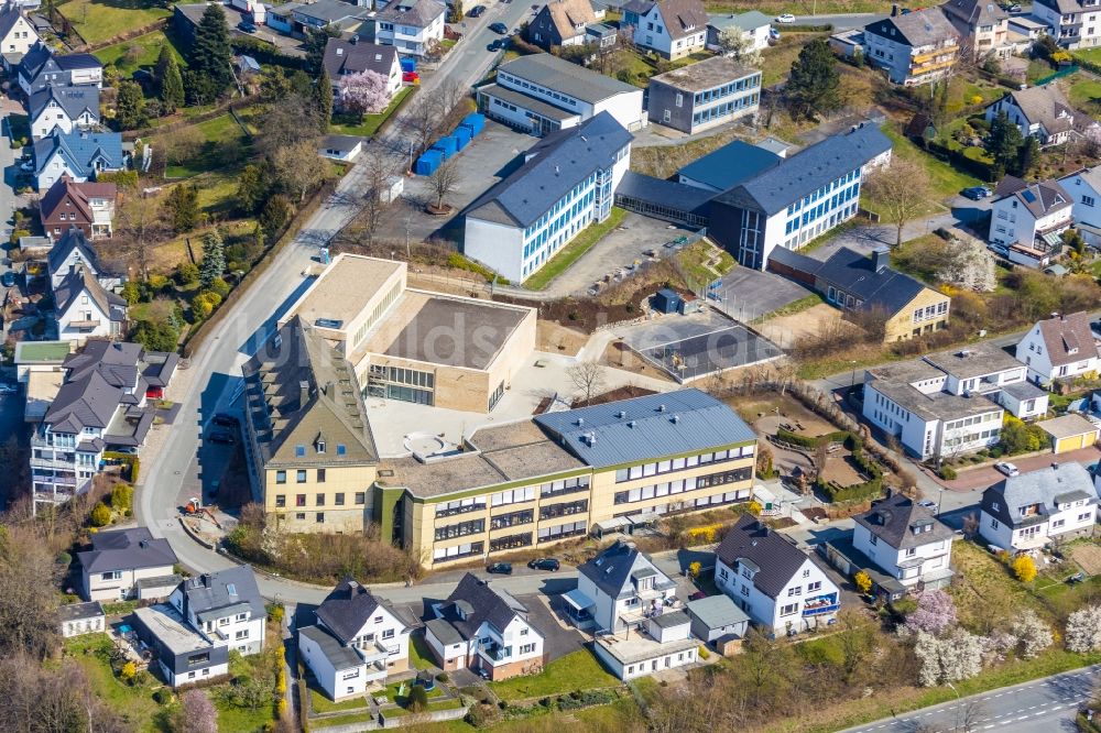 Meschede aus der Vogelperspektive: Schulgebäude der St. Walburga-Realschule in Meschede im Bundesland Nordrhein-Westfalen, Deutschland