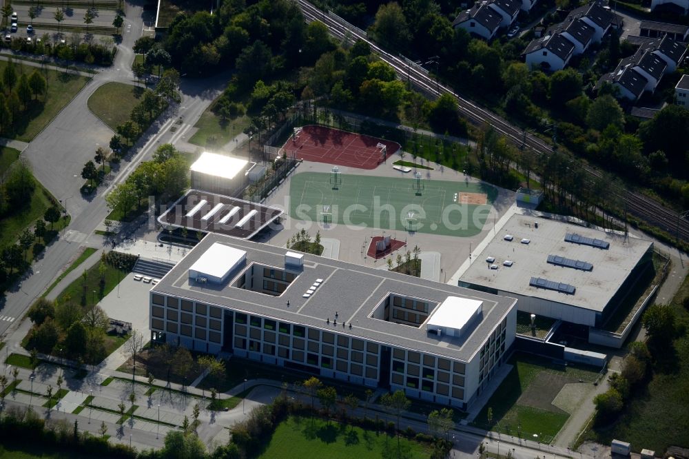 Luftbild Taufkirchen - Schulgebäude der Walter-Klingenbeck-Realschule in Taufkirchen im Bundesland Bayern