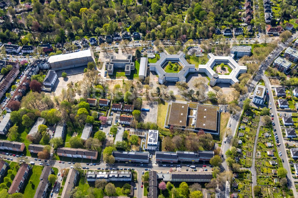 Luftaufnahme Dortmund - Schulgebäude der Wilhelm-Röntgen Realschule und des Leibniz-Gymnasium in Dortmund im Bundesland Nordrhein-Westfalen, Deutschland