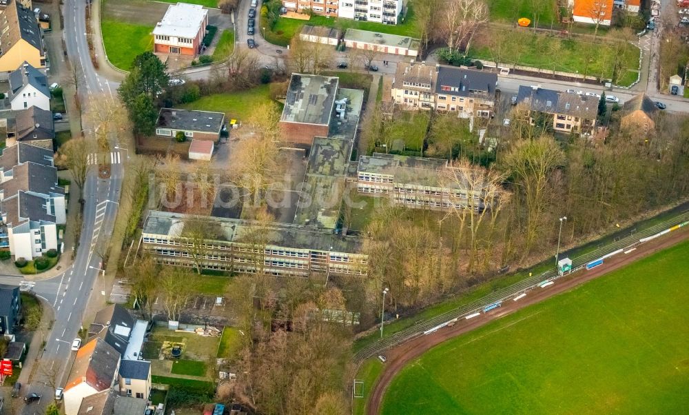 Luftaufnahme Gladbeck - Schulgebäude der Willy Brandt Schule in der Feldhauser Straße in Gladbeck im Bundesland Nordrhein-Westfalen, Deutschland