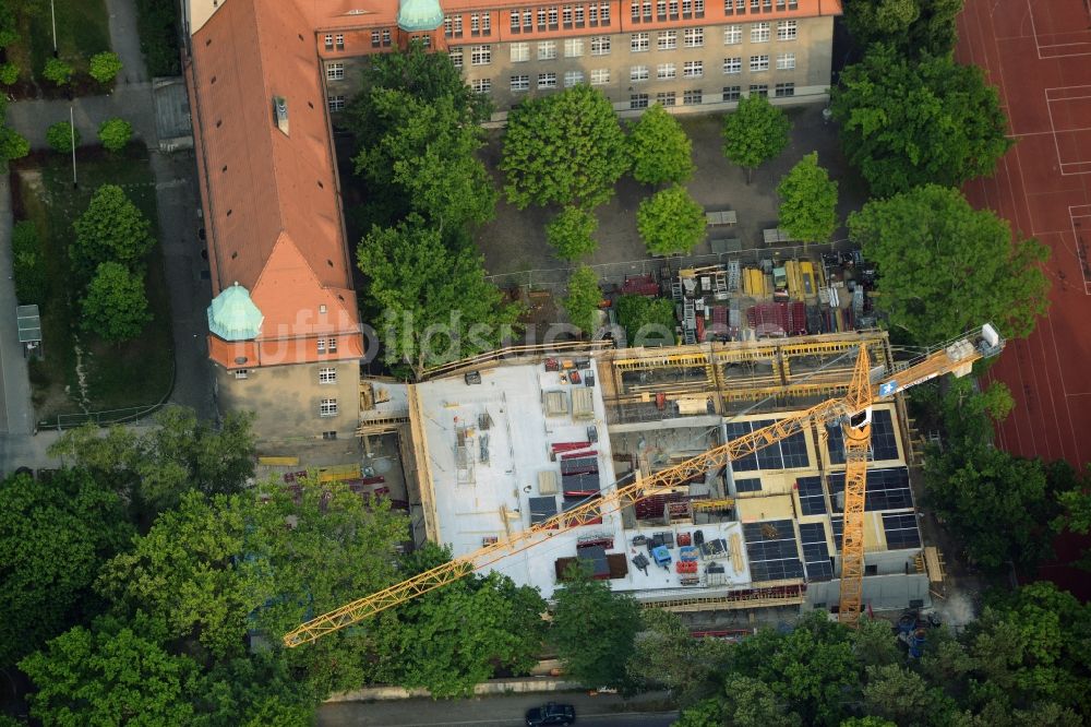 Berlin von oben - Schulgelände, Gebäudekomplex und Baustelle des Arndt-Gymnasiums Dahlem im Bezirk Steglitz-Zehlendorf in Berlin