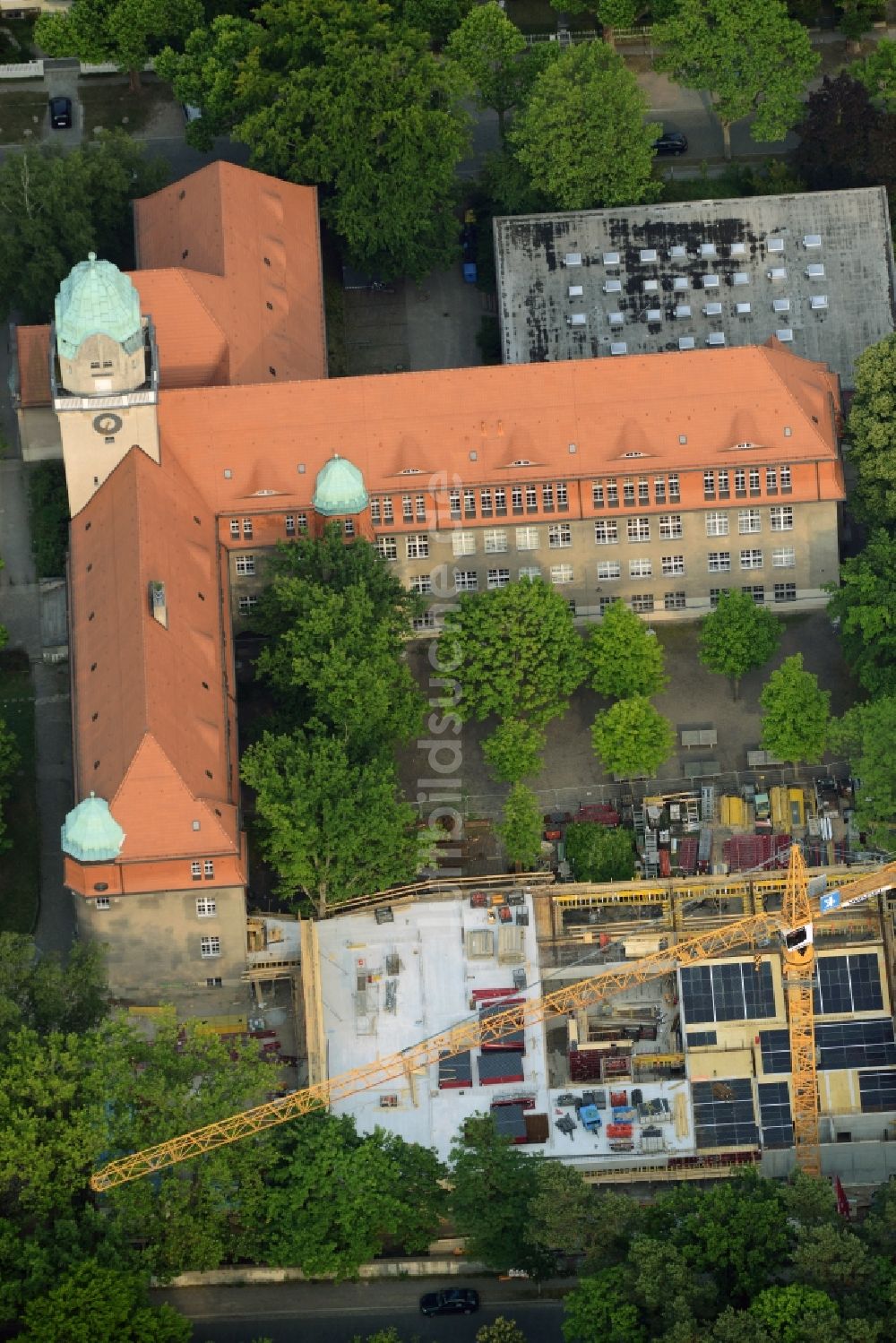 Berlin aus der Vogelperspektive: Schulgelände, Gebäudekomplex und Baustelle des Arndt-Gymnasiums Dahlem im Bezirk Steglitz-Zehlendorf in Berlin